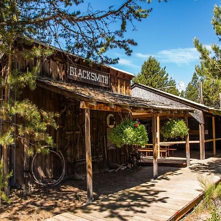 Bend-Sunriver Camping Resort Two-Bedroom Cabin 7 エクステリア 写真