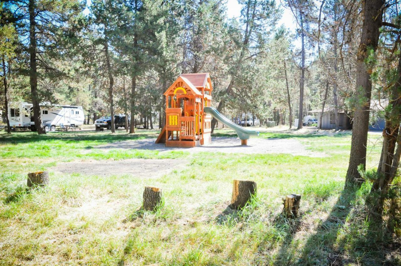 Bend-Sunriver Camping Resort Two-Bedroom Cabin 7 エクステリア 写真