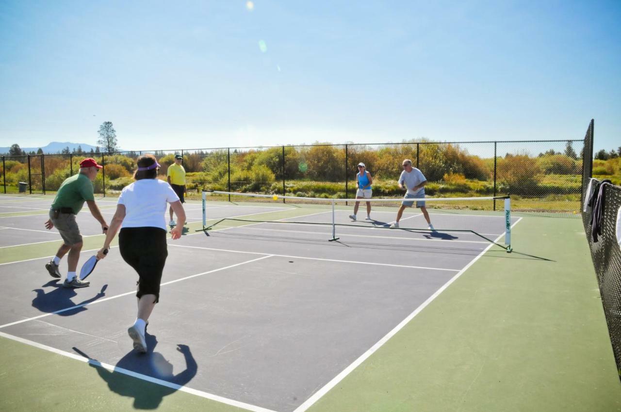 Bend-Sunriver Camping Resort Two-Bedroom Cabin 7 エクステリア 写真