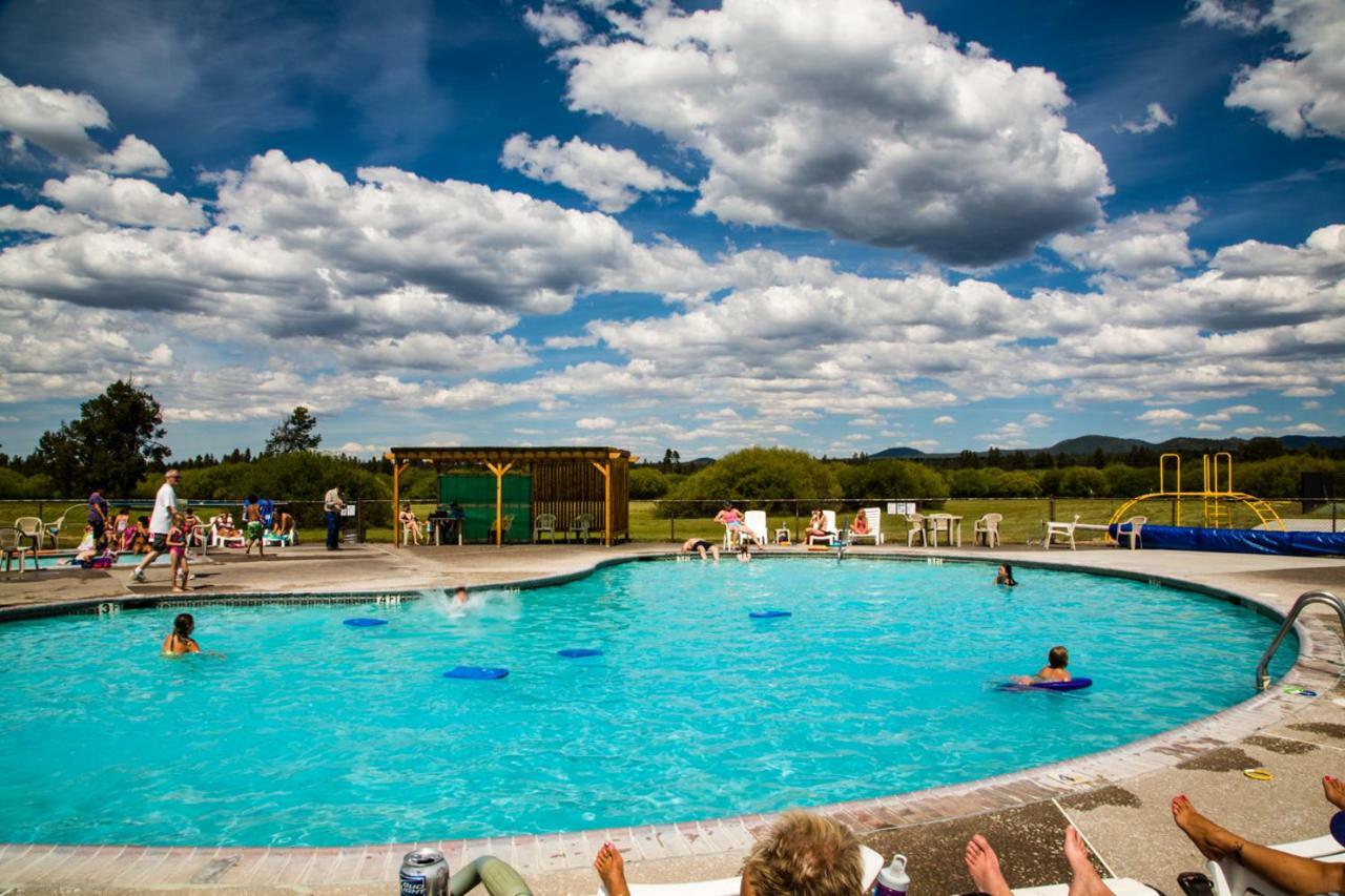Bend-Sunriver Camping Resort Two-Bedroom Cabin 7 エクステリア 写真