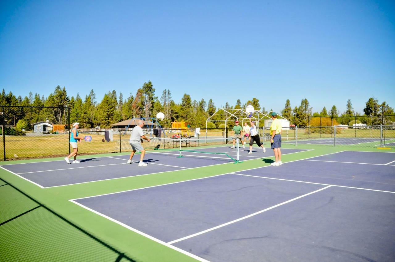 Bend-Sunriver Camping Resort Two-Bedroom Cabin 7 エクステリア 写真